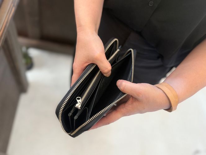 革職人が作った牛革ラウンドファスナー長財布［BLK］ 304018_AX26VC02