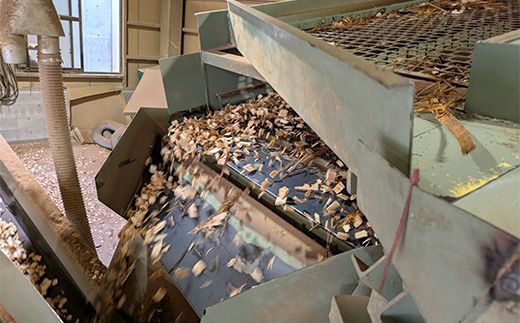 ウッドチップ 未乾燥 ヒノキ スギ ガーデニング インテリア 防虫 消臭 天然素材 雑草対策 リラックスアロマ ドッグラン 中津川 岐阜県 F4N-0862