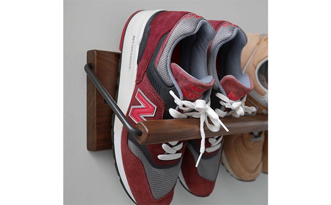 Sneaker wall スニーカーウォール  SW-900WN ウォールナット（おおよそ4足収納 ウォルナット無垢材 壁掛け 木製 シューズラック スリッパラック）【配達不可：沖縄・離島】 雑貨 日用品 家具 