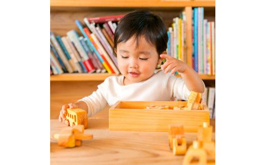 【CF-R7hbk】YKS028　山のくじら舎 はたらく自動車 木製 玩具 赤ちゃん ベビー 幼児 男の子 乗り物 車 ギフト 包装 ラッピング プレゼント 贈り物 贈答 出産祝い 誕生日祝い のし 熨斗対応 高知県産