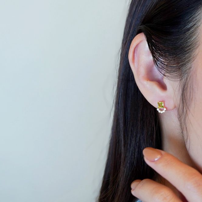 【ジュエリー】K10 イエローゴールド　ペリドット ピアス 保証書付 SMK-5220  242-004-e