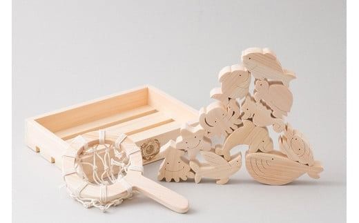 木のおもちゃ おふろでちゃぷちゃぷ 山のくじら舎 木製 知育玩具 セット お風呂遊び 男の子 女の子 ギフト ラッピング プレゼント 出産祝い 誕生日祝い 名入れ可能 高知県産 11種類 魚 ヒノキ 無塗装 浮く すくう 漁師ごっこ バランス遊び パズル 2歳 幼児 子供 キッズ 水遊び 夏 おもちゃ 安芸市 高知県