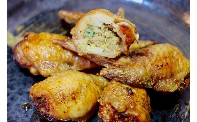 手羽先に、特製餃子餡をたっぷり詰め込みました。 手羽先餃子（6本セット）