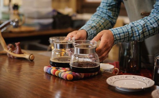 【3ヵ月定期便】丁寧にハンドピックされたこだわりのコーヒー豆100g×3種類(中深～深煎り)【粉】  珈琲 コーヒー豆 珈琲豆 豆 焙煎 自家焙煎 セット