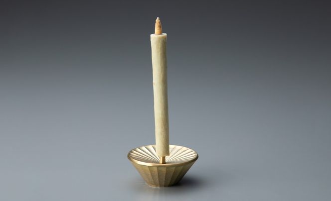 【L-952】大與　櫨の和ろうそく(2号50本入り)・真鍮の燭台『24』丸 セット［高島屋選定品］