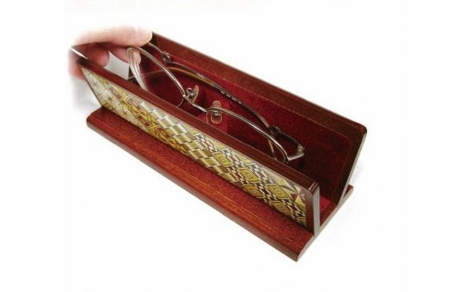 【箱根寄木細工　眼鏡ラック】寄木の彩りで、日常に小さな上質を 142069_CW104