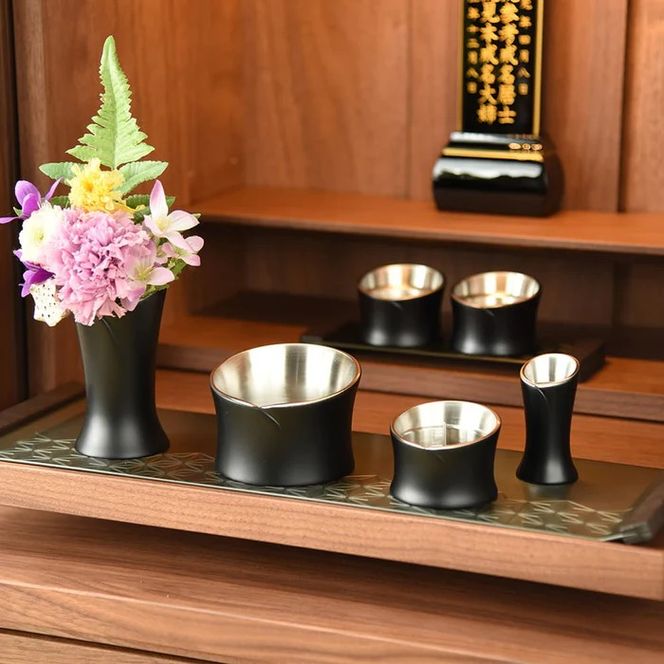 仏具セット　六具足　カーラ　「はせがわ」＆「ササキ」共同開発商品（マットブラック/マットホワイト）