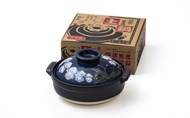 【萬古焼（ばんこやき）】暮らしの美術品 絵付けアーティストの個性が光るHandmade土鍋。絵付けART工房・平尾製陶 土鍋9号「胡蝶蘭」 │手描き 土鍋 ハンドメイド アート デザイン 鍋  家庭用 4人用 4人前 5人前 5人用 家族 冬 煮込み 手芸 工芸 三重県 四日市市