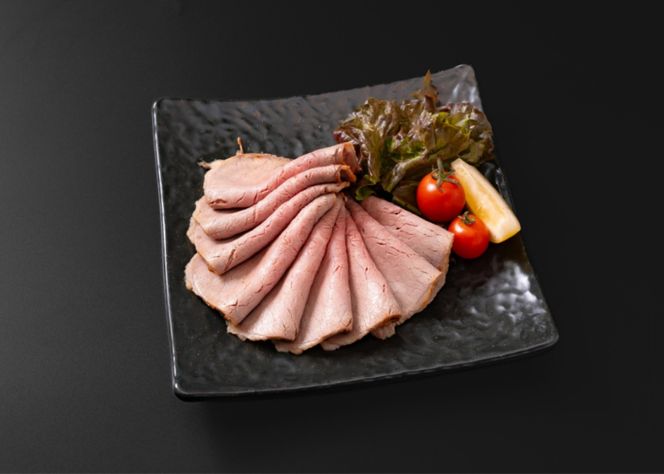 精肉店の直営焼肉【焼肉大剛】肉職人の傑作！ブロックで贈る本格ローストビーフ 1kg【ローストビーフ 肉 牛肉 冷凍便 おすすめ 人気 ランキング 冷凍 手作り 詰め合わせ 大容量 冷凍食品 手作り お惣菜 国産 業務用 牛肉 名店 お弁当 夕食  ディナー 丼ぶり 簡単調理 ストック クリスマス 年末年始 三重県 四日市市 ふるさと納税】