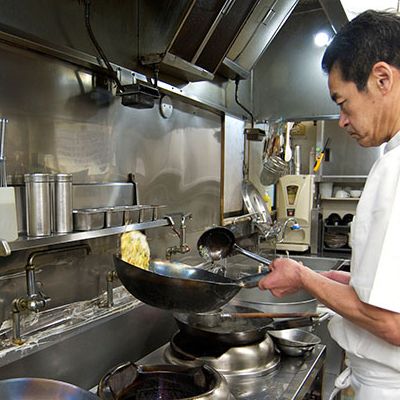 《定期便》2人前×9ヶ月 地域で大人気なお店の 担々麺 食べ比べセット（小分け 詰合せ ラーメン 生麺） 麺類 具材付き 
