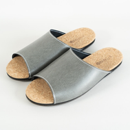 Made in Japanの高品質　ルームシューズの理想形。天然素材、静音性、高反発クッションで足にやさしい、 コルクでむれにくい、来客時も合成皮革とシンプルカラーのデザインで、さりげないセンスを！ 「バークオブケイ」コルクルームシューズ（Ｍ・25.0cm・グレー）-[A125-15]