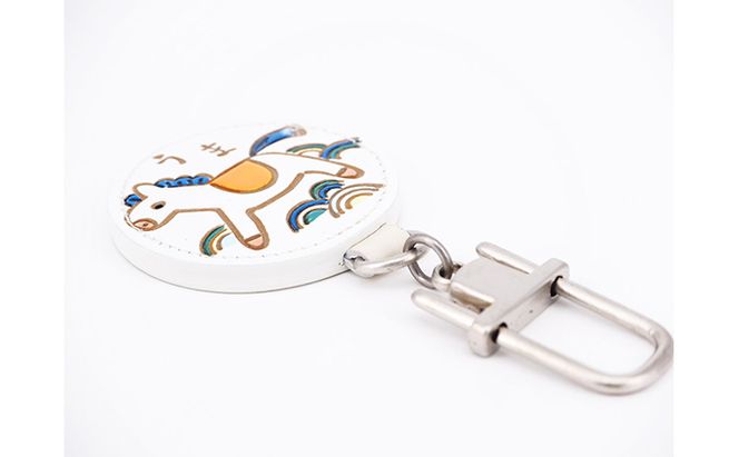 文庫屋大関 干支キーホルダー 午 ドアに冷蔵庫にペタリ 干支 キーホルダー マグネット入り 磁石入り 革製品 革小物 革製 日用品 雑貨 小物雑貨 マグネット 磁石 工芸品 民芸品 伝統工芸品 東京 東京都 墨田区