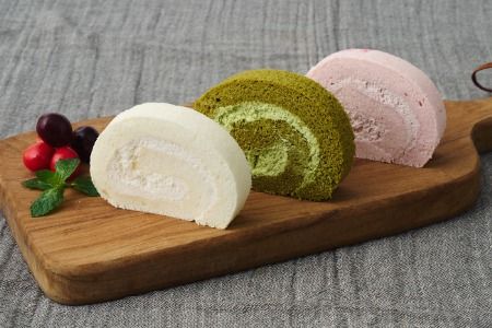 【プレミアム米粉ロールケーキ 3本セット】天使のホワイトロール & 赤の煌きラズベリーロール & 嬉野新緑ロール【グルテンフリー 小麦粉不使用 保存料不使用 贈り物 お歳暮 お中元 お祝 スイーツ デザート ギフト】(H053320)