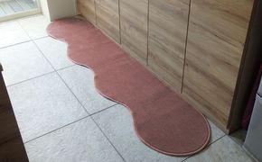 diw0094 北欧風キッチンマット ラグマットタイプ 45×240cm ピーナッツ型 ライトマホガニー 抗菌防臭 SEK 織人しきもの屋工房