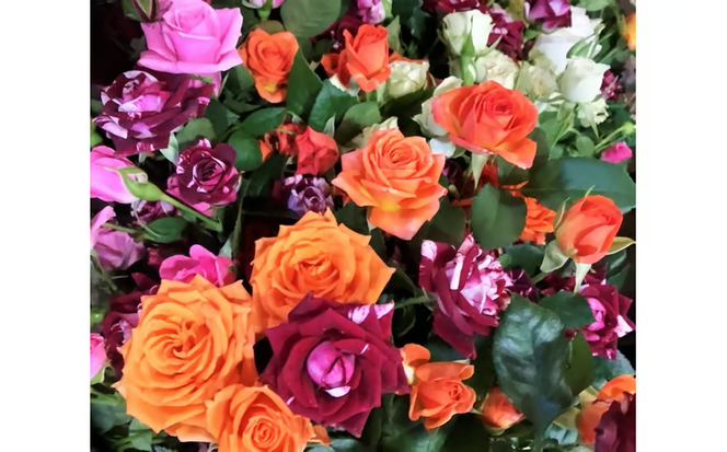 【2026年敬老の日】＜地産地消＞バラづくしの華やぎドライフラワーリース 4色以上のバラを使用 壁掛け可能 インテリア プレゼント 贈り物 敬老 H092-069