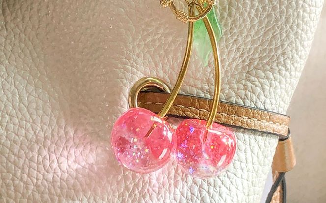 さくらんぼ バッグチャーム グラデーションピンク アクセサリー ハンドメイド レジン 愛西市 / Momo’s 工房[AECR024]
