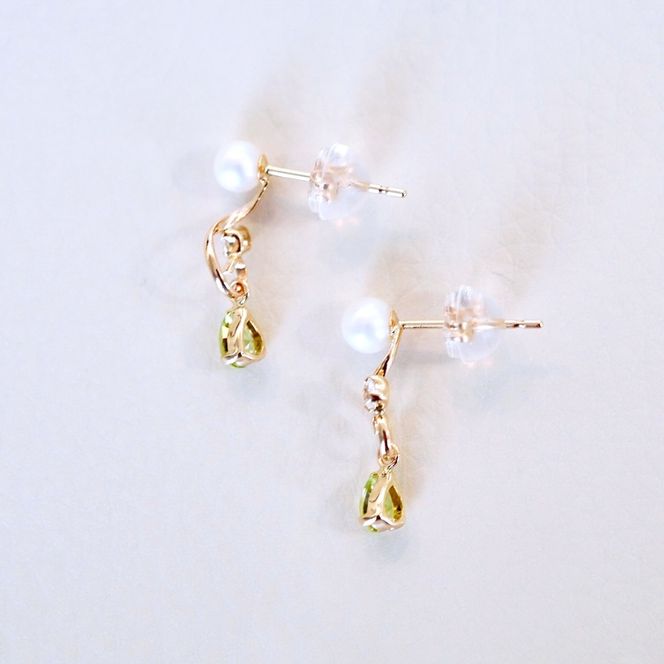 K10YG(10金) イエローゴールド ペリドット パール ピアス 揺れる 保証書付 2066 242-051-d