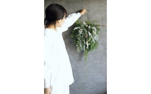 Xmas限定　お花のクリスマスオブジェ（壁掛け） 　　花　インテリア　クリスマス　ドライフラワー　おしゃれ　玄関飾り　壁飾り　植物　暮らし　冬　季節限定　きれい　綺麗　季節 ※2025年11月下旬頃より順次発送予定