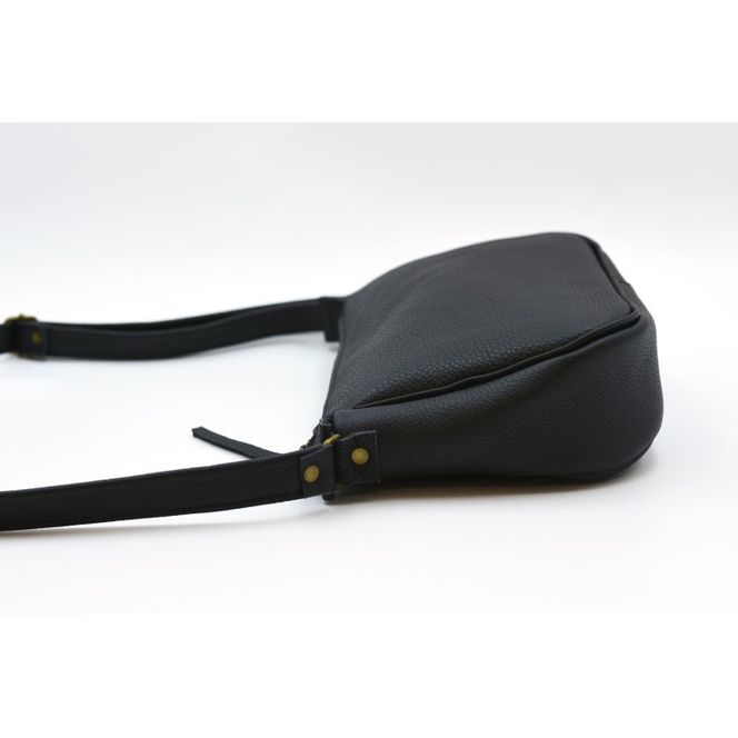 益子の革工房maharoのラウンドショルダーバッグ（M）ブラック｜栃木県 益子町 ふるさと納税 ショルダーバッグ バッグ 牛革 手作り (AX116-3)