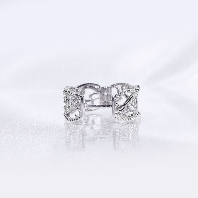 プラチナ　0.10ct　唐草デザインピアス　BQ-163