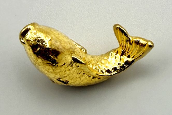 BJ251 K24 純金 鯉 8g 置物 鯉の泳ぐまち 島原記念オブジェ [ 金 24金 24K ゴールド gold 貴金属 インゴット 記念品 チャーム 投資 資産 長崎県 島原市 ]