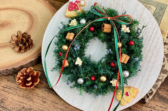 プリザーブドフラワー　グランツ【埼玉県 春日部市 クリスマスリース 壁面装飾 冬ギフト イベント 赤緑 おしゃれ】（AJ277）