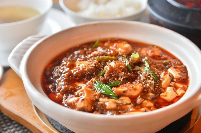 木村史能監修 函館国際ホテル オリジナル 四川 激辛 こだわり 麻婆豆腐の素 180g × 4食 セット 麻婆豆腐 本格的 本場の味 香辛料 料理の素 お手軽 レトルト おうち中華 ギフト 北海道 函館 送料無料_HD071-002