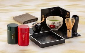 京都清水野点箱セット(宇治抹茶100g×2缶)〈宇治抹茶 抹茶 粉末 お茶 茶 緑茶 茶道 セット 茶箱 石臼挽き 伝統 抹茶碗 工芸品 日用品 飲料〉 飲料類 