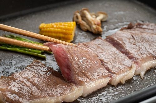 【30-19】【12月31日受付終了！翌年4～9月の月1回合計6回の定期便】松阪牛特選サーロインステーキ約200ｇ×3枚（600ｇ）（ギフト箱入）