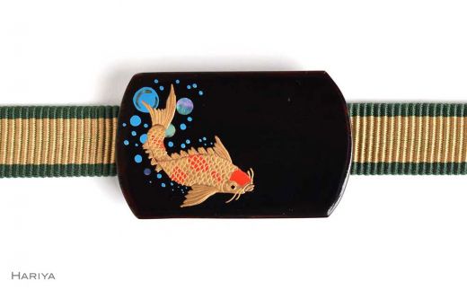錦鯉蒔絵 黒檀漆塗帯留め 錦鯉 黒檀 漆 蒔絵 帯留 帯留め ハンドメイド アクセサリー 和装 着物 和服 ギフト 伝統工芸 工芸品 国産 日本製 うるしアート 復興 震災 コロナ 能登半島地震復興支援 北陸新幹線 F6P-1221