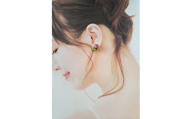 つまみ細工 ブーケブートニア ピアス アクセサリー 工芸品 お花 手作り 職人 手仕事 伝統工芸 和風 かわいい アシメトリー 大人可愛い アクセ 受注生産 つまみ細工工房ちより。 送料無料 岐阜県 安八町