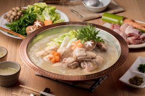 博多華味鳥 水たきセット(柚子胡椒付き)【トリゼンフーズ株式会社】_HA1946