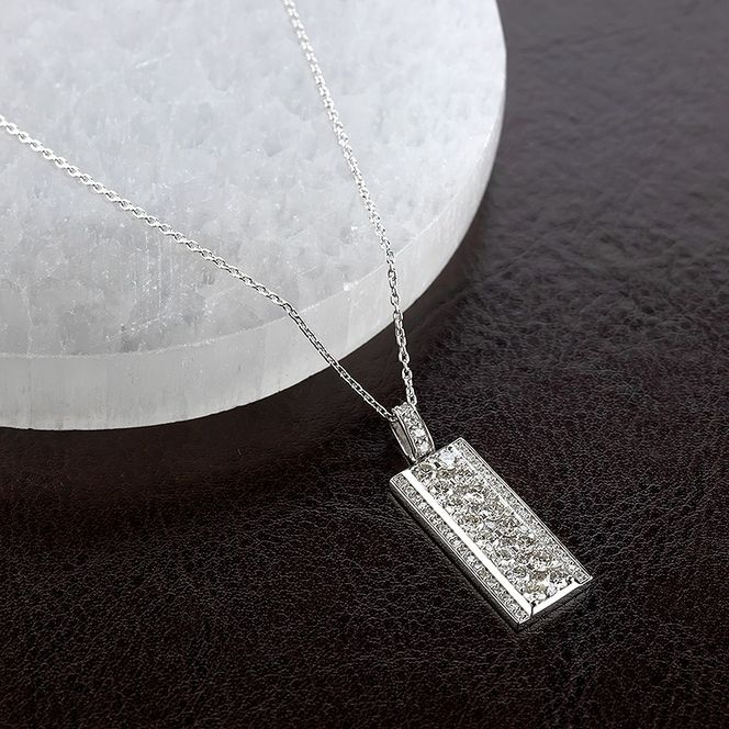 プラチナ ネックレス ダイヤモンド 1.5ct ペンダントトップ 大ぶり プレート ダイヤ バー ペンダント pt900 ジュエリー シンプル 天然石 宝石 普段 使い 人気250115ｈｙ200 SWAA244