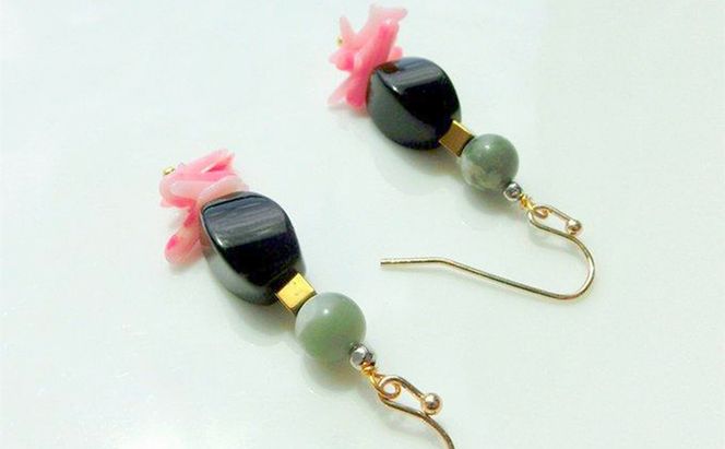 pink frill ピアス クリスタル アクセサリー 1個【シンプル ピンク サンゴ グリーン 天然石 可愛い ハンドメイド 手作り  職人 透明感 上品 華やか ドレス 大人な雰囲気 ギフト プレゼント ラッピング 結婚式 Q 北海道 幕別町】