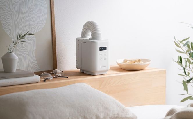 布団乾燥機 ふとん乾燥機 カラリエmini TURBO JSK-S10-W ホワイト アイリスオーヤマ カラリエ 小型 軽量 衣類乾燥機 タイマー付 布団 乾燥 乾燥機 湿気 ダニ対策 トコジラミ 湿気 布団あたため 靴乾燥 シューズドライヤー コンパクト
