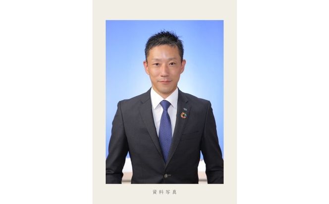 油絵で高級感のある肖像画を細密に描きます（33×24cm・背景無地）