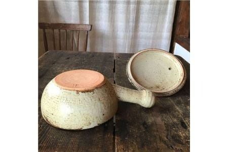 【 耐熱 灰釉 シリーズ 】 ふた 付き 片手 土鍋 糸島市 / うつわと手仕事の店 研　食器 耐熱 電子レンジ 直火 オーブン 陶器 器 クラフト [ARD013] 食器 耐熱 電子レンジ 直火 オーブン 陶器 器 クラフト なべ お鍋 おしゃれ