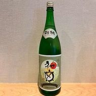日本酒 初亀 純米吟醸 べっぴん辛2 ・ 亀印 各1.8L　2本セット 地酒 お酒 ギフト プレゼント 贈答 贈り物 祝い 記念日 静岡県 藤枝市
