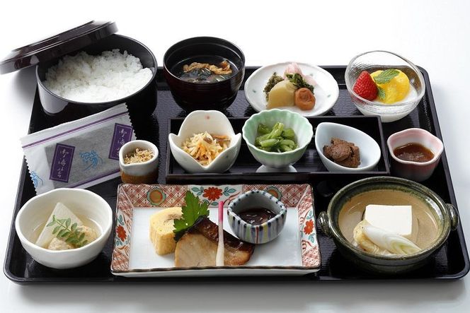 【ウェスティン都ホテル京都】ホテル宿泊ペアチケット 平休日1泊朝食付《デラックスツイン》［ 京都 岡崎 南禅寺 人気観光地 好アクセス 古都一望 ホテル ペア 宿泊券 人気 おすすめ ホテル 宿泊 旅行 観光 グルメ ふるさと納税 ］ 261009_A-LA083