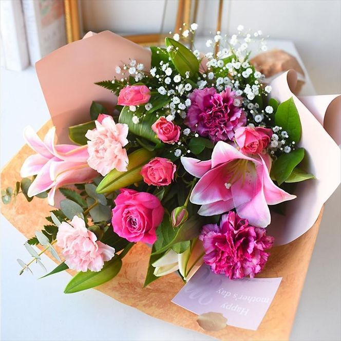 【母の日ギフト】花束 母の日限定「優しいママン」母の日カード付き＜お届け日：2026年5/4～5/10 当店おまかせ ＞【 母の日 ギフト アレンジ 花束 花 贈り物 大阪府 門真市 】 272230_BG069