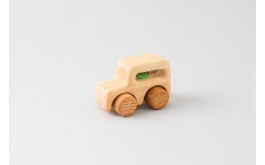木のおもちゃ ブーブー ジープ 車 木製 知育玩具 男の子 女の子 ギフト プレゼント 贈り物 お祝い 出産祝い 誕生日祝い 日本製 手作り 受注生産品 のし 熨斗 山のくじら舎 ミニカー ビー玉 赤ちゃん おでかけ タイヤ コロコロ 2歳 ヒノキ サイズ W110xH70xD70mm 国産 木育 エコ 天然素材 安全 安心 おしゃれ かわいい 子供 キッズ 幼児 ベビー 玩具 安芸市 高知県