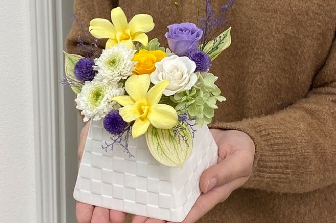 プリザーブドフラワー【清那】【埼玉県 春日部市 シュガーパイン 和モダンアレンジ フラワーインテリア 上品ギフト 菊アレンジ 枯れない花】(AJ261)