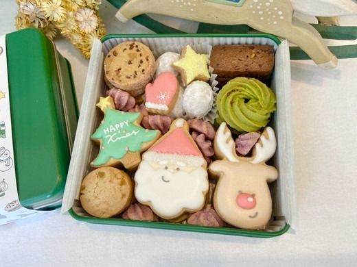 【studio chaleur+】クリスマス缶（サンタトナカイ） | クッキー クッキー缶 クッキーボックス クッキーBOX cookie お菓子 缶 詰め合わせ アソート スイーツ 洋菓子 クリスマス お祝い ギフト プレゼント 贈り物 贈答 人気 おしゃれ 可愛い 岐阜県 瑞穂市