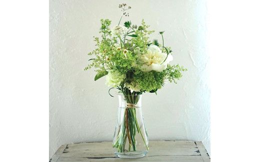 【CF-R7hbk】t167tmf　《6ヵ月定期便》花束一束 お供え 初回花瓶付S 定期便 定期コース 全6回 初回花瓶付き 延命剤付き 花びん 生花 仏花 供花 花束 はな 花 法要 お盆 花 おすすめ 一束 季節のお花 供花 お供え
