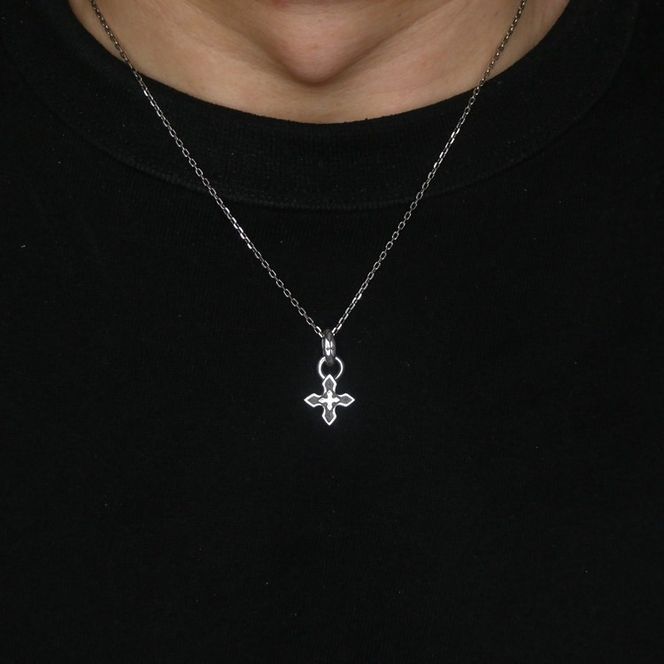 small edge cross pendant スモール エッジ クロス ペンダント ｜ シルバー アクセサリー 十字架 モチーフ 925 ペンダントトップ ネックレス チャーム ジュエリー アクセ ファッション ハンドメイド 人気 シンプル ギフト プレゼント 年末年始 お中元 お歳暮 内祝い 快気祝い