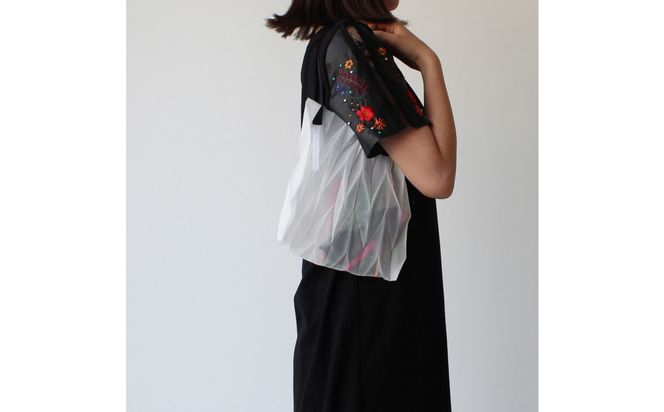 香川県産 プリーツバッグ・ヘリンボーン・スモール［ ブラック １点］軽やかで上品な透け感のあるバッグ 372013_LJ013VC04