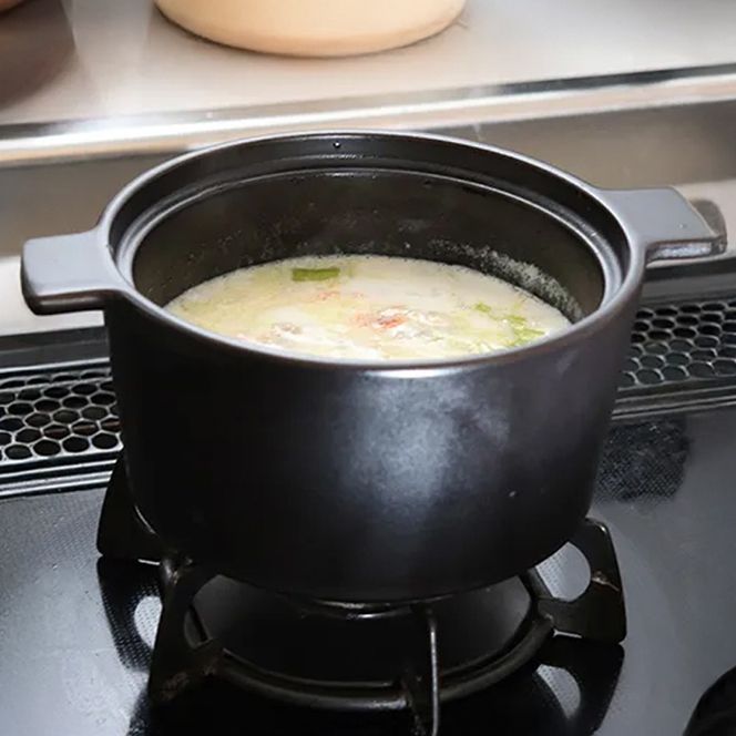 【萬古焼（ばんこやき）】円形デザインがスタイリッシュな一人用サイズの西洋土鍋 4th-market  コッタ ロンドキャセロール(S) 赤1個【鍋、土鍋、煮物、スープ、万能、おしゃれ、かわいい、結婚祝、出産祝、セット、贈答、普段使い、手作り、冬、煮込み、一人用、家庭用、一人暮らし、家族、ファミリー、新生活、スープ、三重県 四日市市 ふるさと納税】