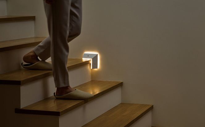 乾電池式LEDセンサーライト ダブルセンサー階段タイプ BSL-KWMS アイリスオーヤマ 人感センサーライト 室内 フットライト 電池式 LEDセンサーライト ナイトライト 足元灯 階段 廊下 玄関 踊り場 安全