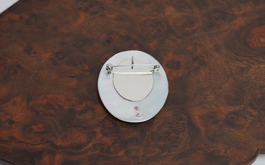 【高島屋選定品】<うるしアートはりや> Filo蒔絵白蝶貝ブローチ 漆 うるしアート アクセサリー ギフト 伝統工芸 工芸品 国産 日本製 F6P-3343