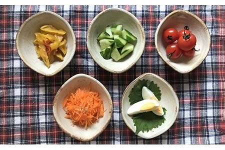 【 受注生産 】 たわみ 豆 小鉢 5個 セット アイボリー / アイアン ブラック 糸島市 / うつわと手仕事の店 研　器 陶器 食器 クラフト 手作り [ARD011] 器 陶器 食器 クラフト 手作り 取り分け皿 皿 おしゃれ 豆皿 小皿